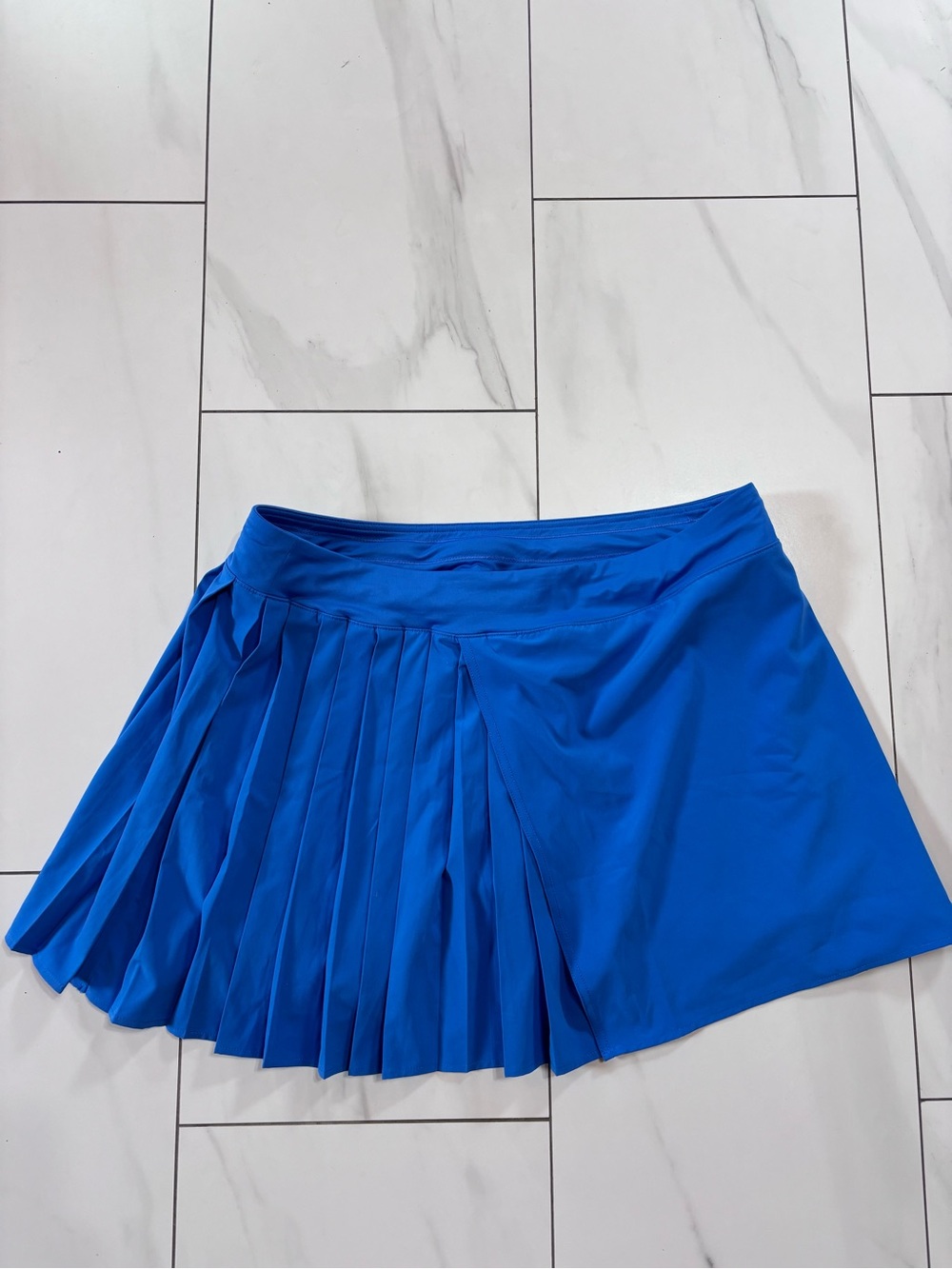 Lolë Women's Vibrant Blue Asymmetrical Mini Golf Skirt, Skort XL - like new!